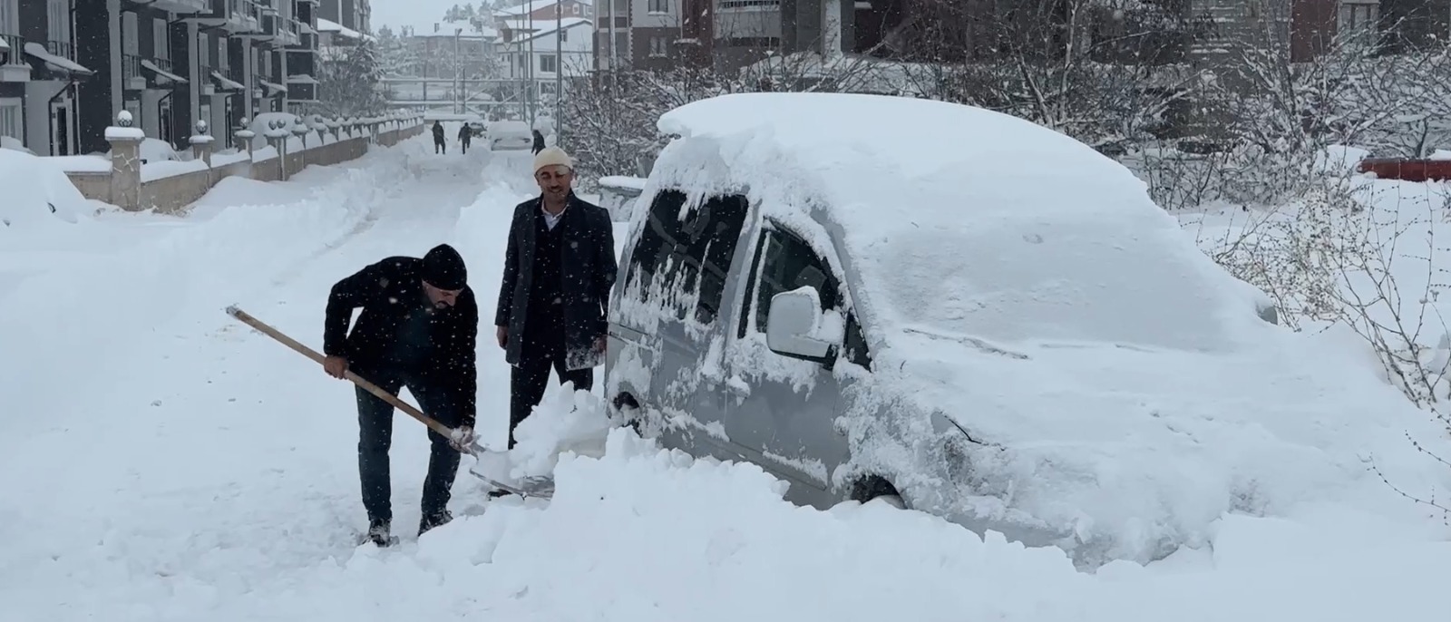 BAYBURT’ta kar kalınlığı 80 santimetreye ulaştı (VİDEO EKLENDİ)