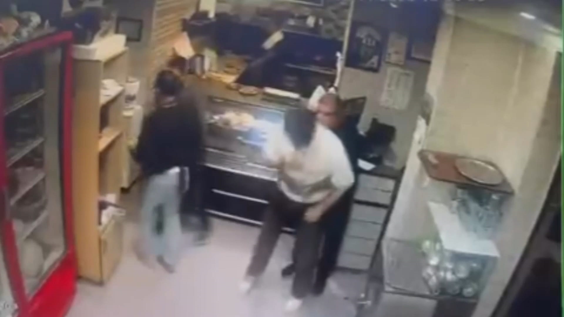 İstanbul Fatih'te kebapçıda heimlich manevrasıyla müşterinin hayatını kurtardı