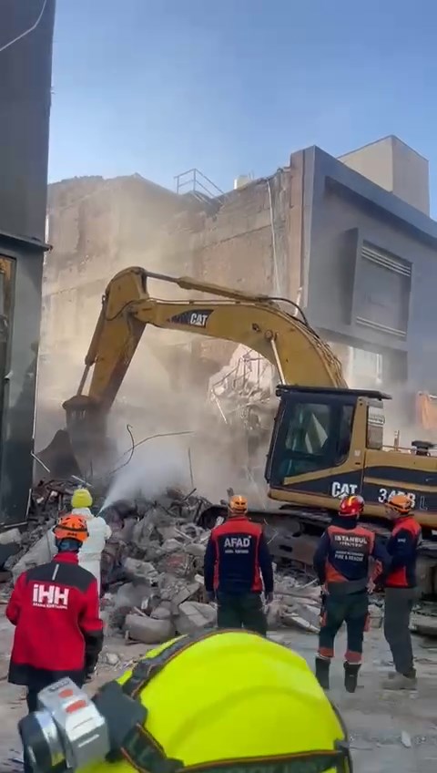 İstanbul Güngören'de çöken binayla ilgili 2 kişi tutuklandı