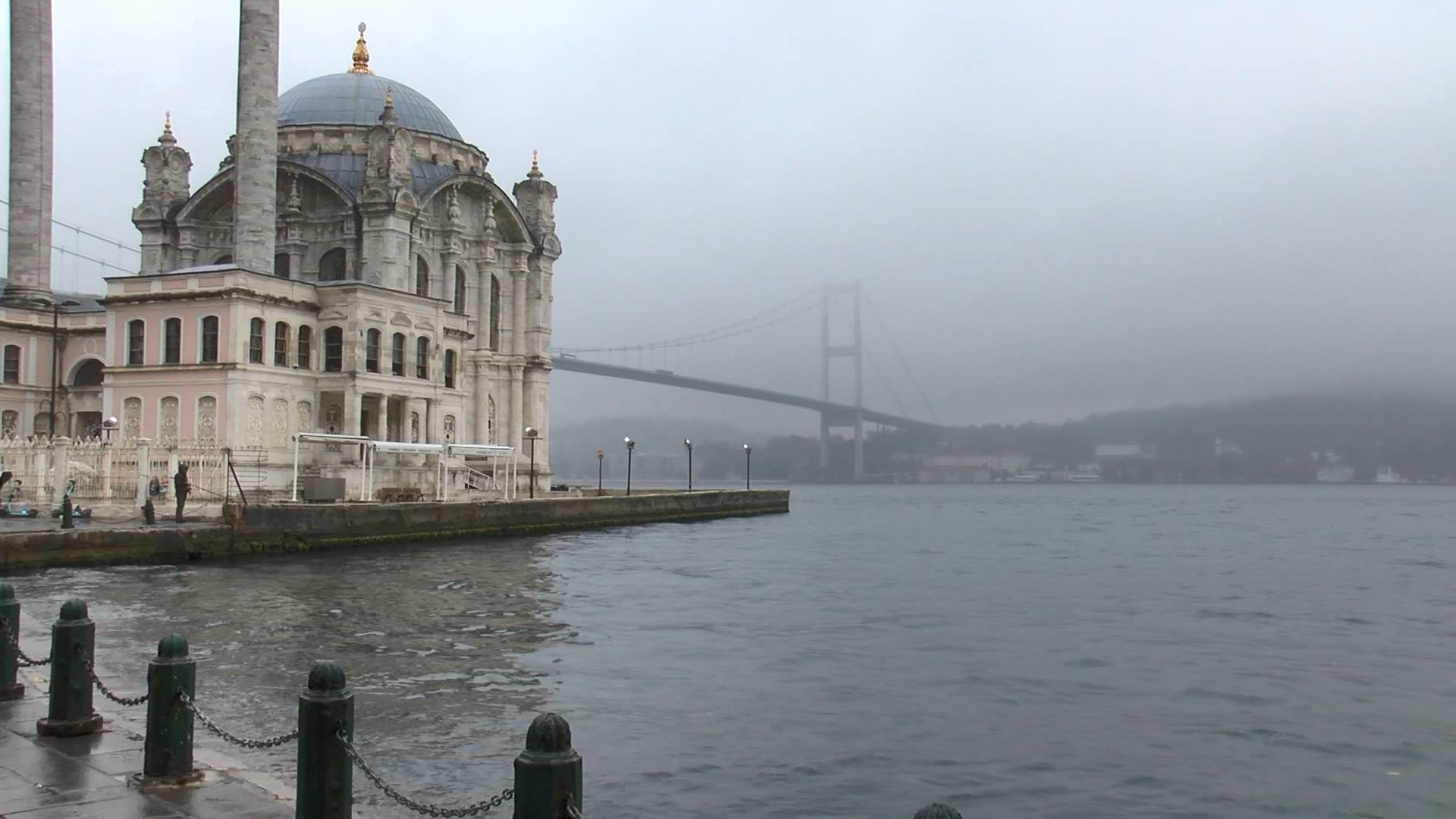 İstanbul İstanbul Boğazı'nda sis etkili oluyor 1 / Ek fotoğraflarla