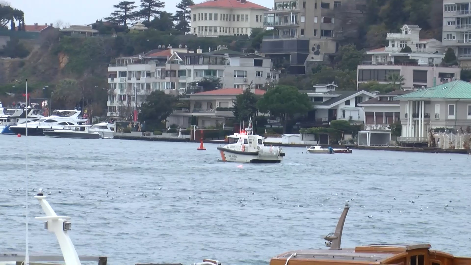 İstanbul Sarıyer’de denize düşerek kaybolan kardeşleri arama çalışmaları sürüyor 1