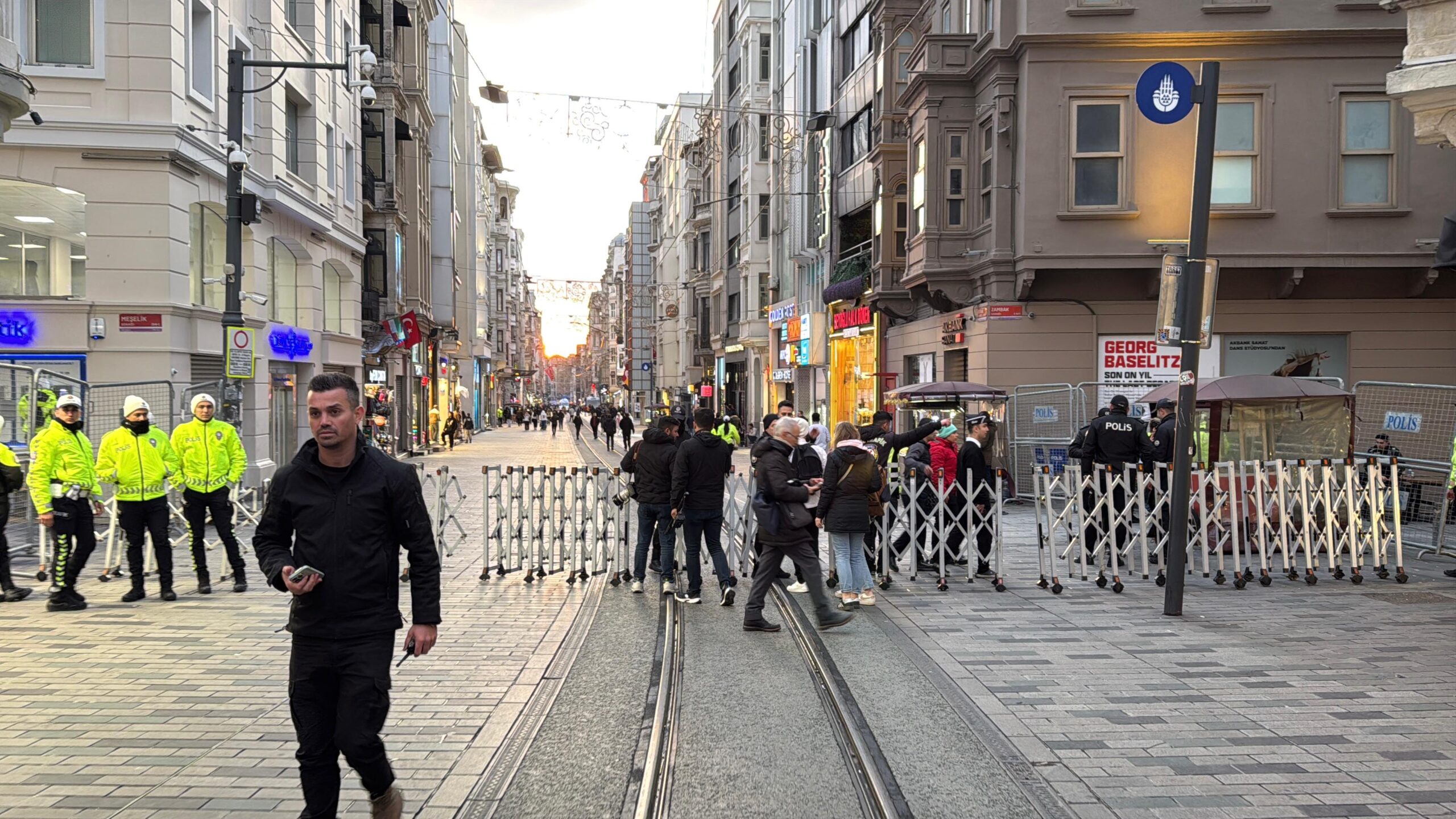 İstanbul Taksim Meydanı ve çevresi kapatıldı