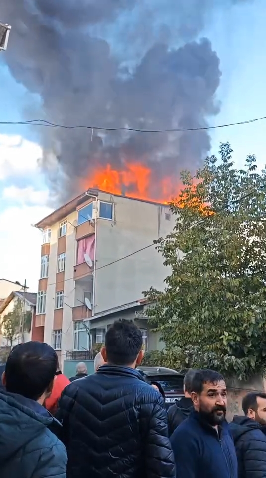 İstanbul Ümraniye'de 4 katlı binada yangın 1