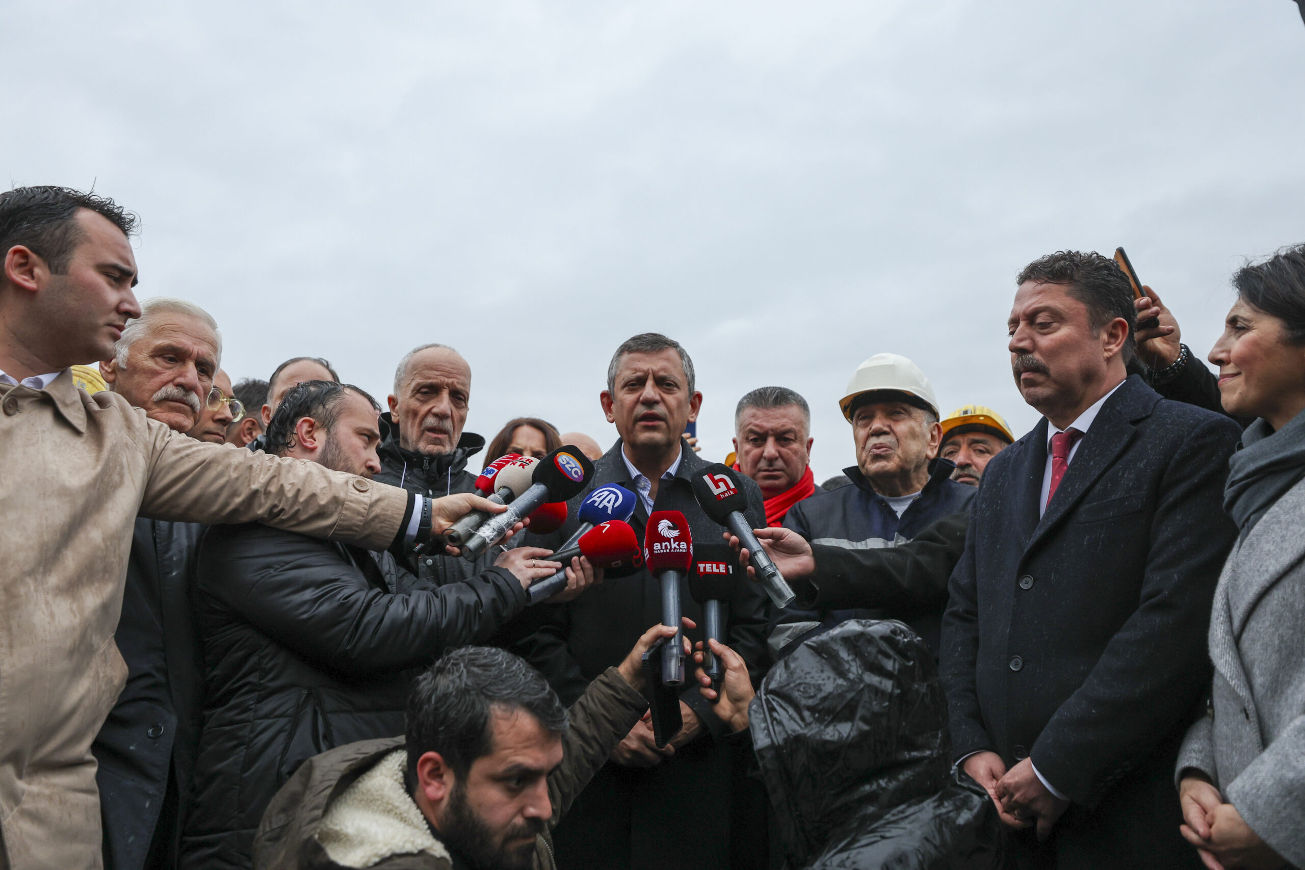 Özgür Özel, Çayırhan Termik Santrali'nde eylem yapan madencileri ziyaret etti/ Fotoğraflar