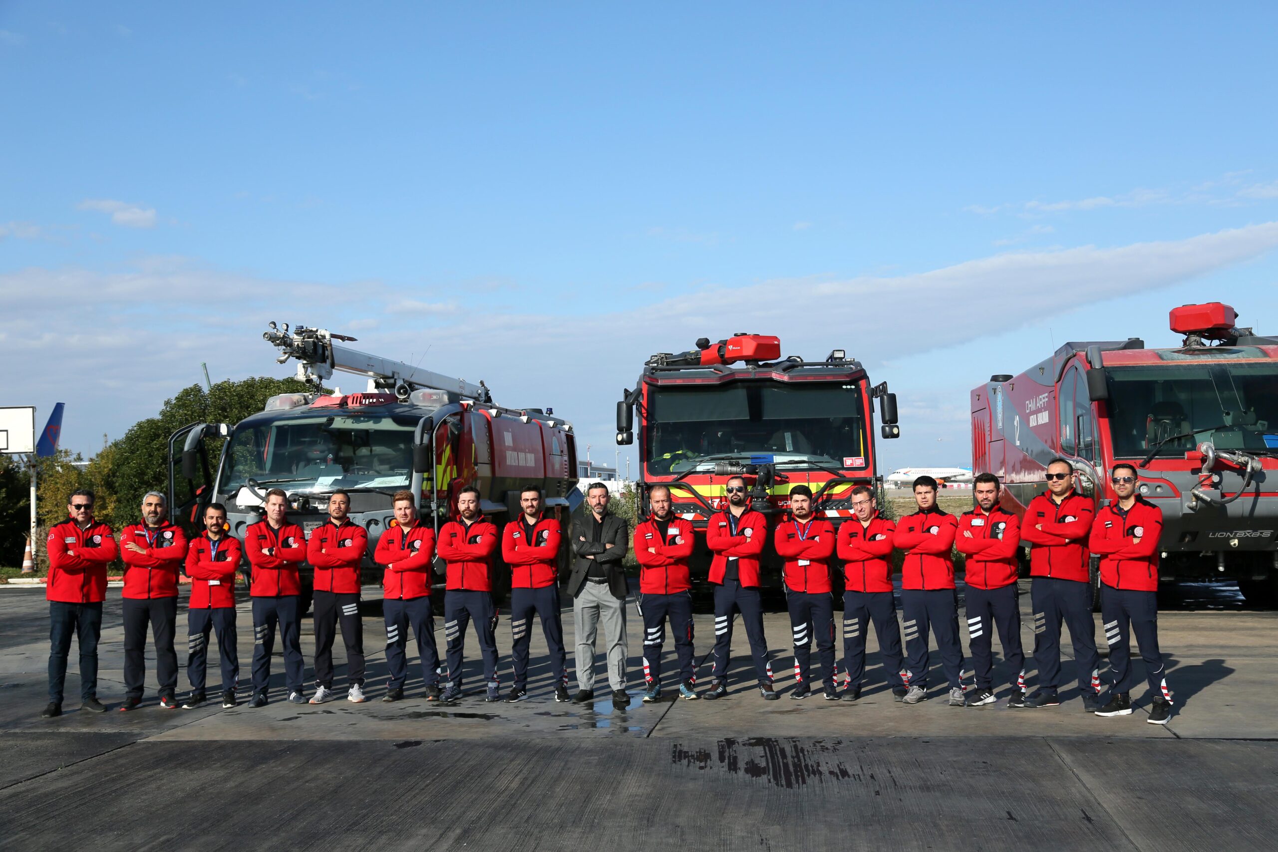 Uçaktaki yangını 2 dakikada söndüren ARFF ekibine teşekkür çiçeği