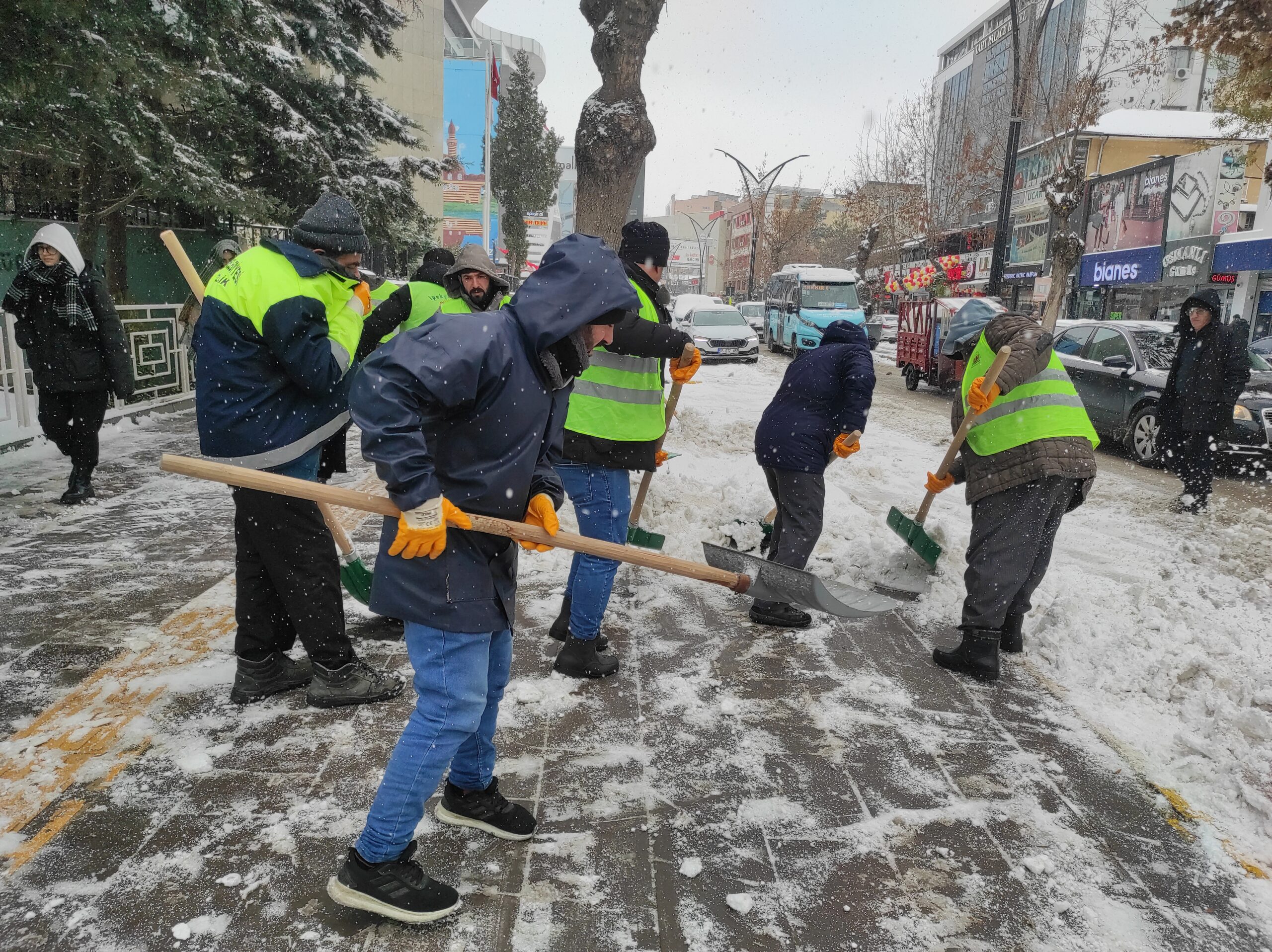 Van'ın Bahçesaray ile Bitlis merkez ve 4 ilçesinde eğitime kar engeli / Ek fotoğraflar