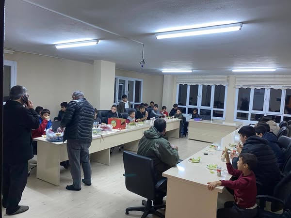 Kahramanmaraş’ın Andırın ilçesinde yılın en uzun gecesinde tefekkür programı düzenlendi.