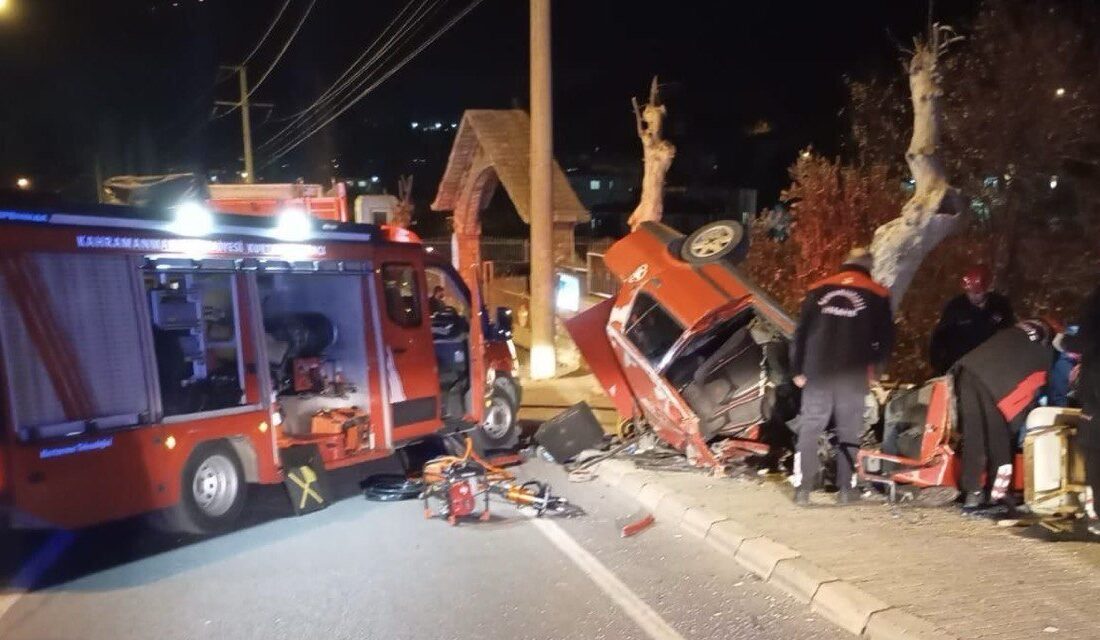 Kahramanmaraş’ta sürücüsünün kontrolünü kaybettiği otomobilin ağaca çarpması sonucu 2 kişi