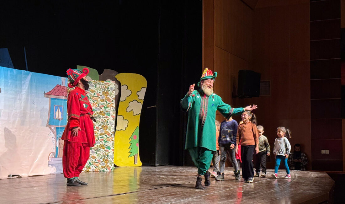 Kahramanmaraş Büyükşehir Belediyesi, çocukları kültürel mirasımızla buluşturduğu “Hacivat ve Karagöz