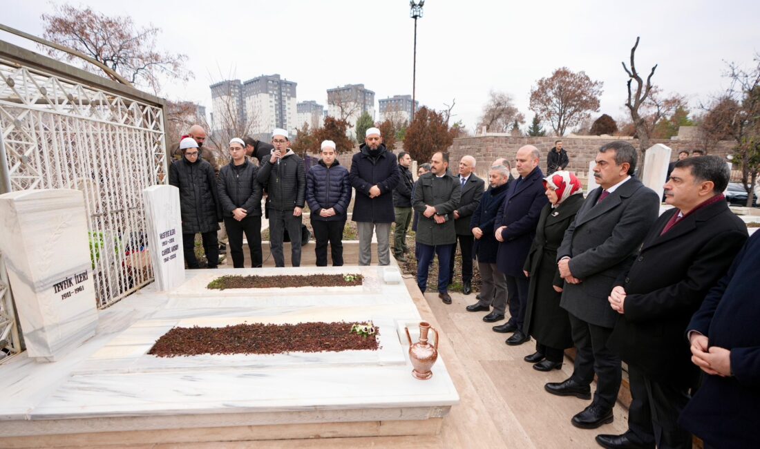 Ruken KADIOĞLU-Ali Eren İĞDE/ANKARA, – ESKİ Milli Eğitim Bakanı Ahmet