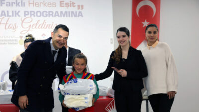 Büyükşehir Belediyesi, Çağlayancerit’te özel gereksinimli çocukların katılımıyla farkındalık programı gerçekleştirdi.