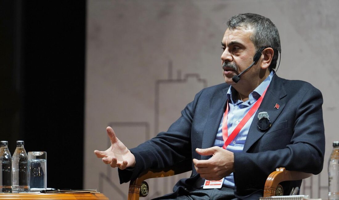 Vehbi DEMİR – Özcan KILIÇ / İSTANBUL, – TÜRKİYE Gençlik