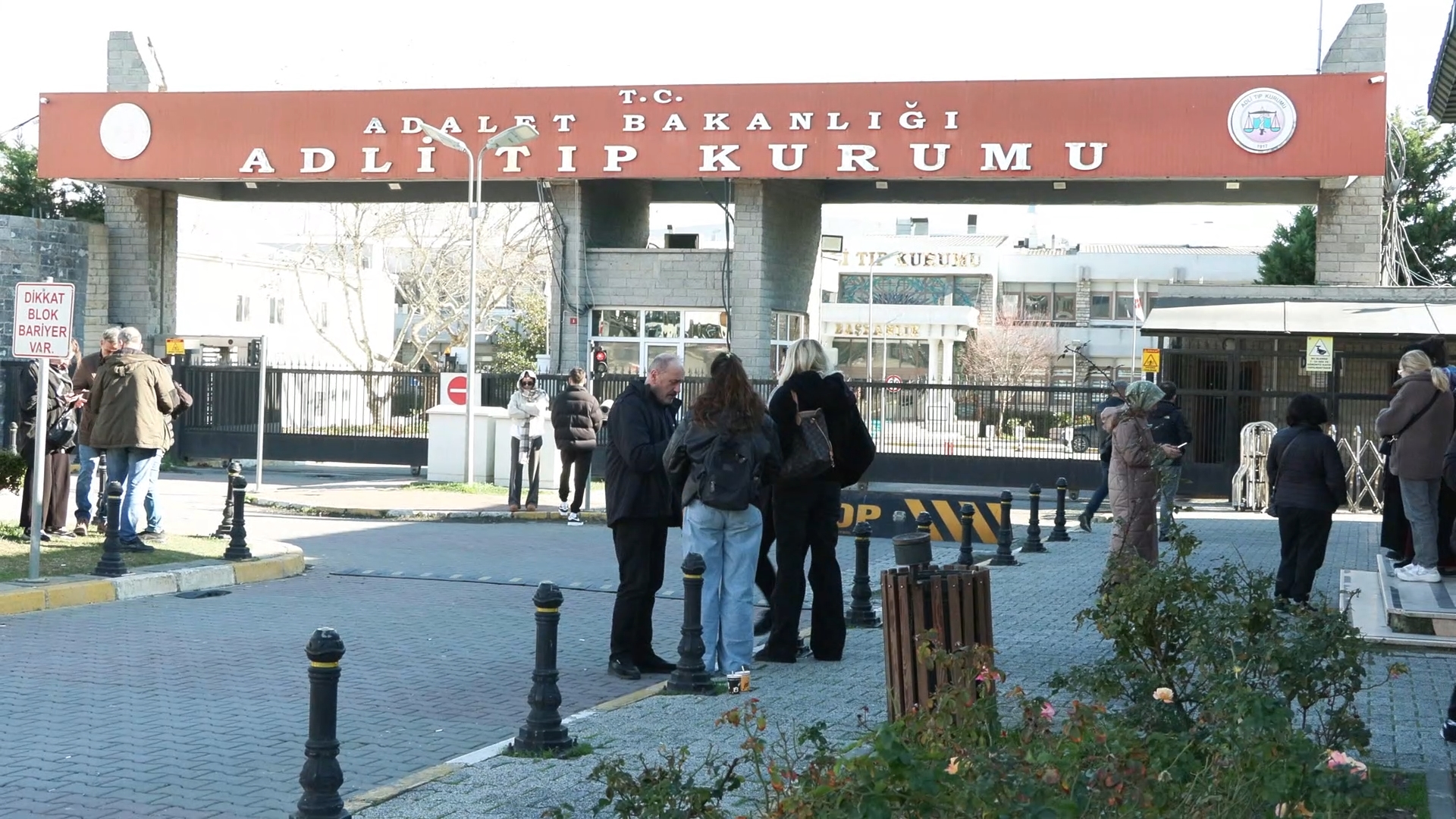İstanbul Beylikdüzü'nde otoparkta tartıştıkları kişinin önünü kesip silahla ateş açtılar: 1 ölü