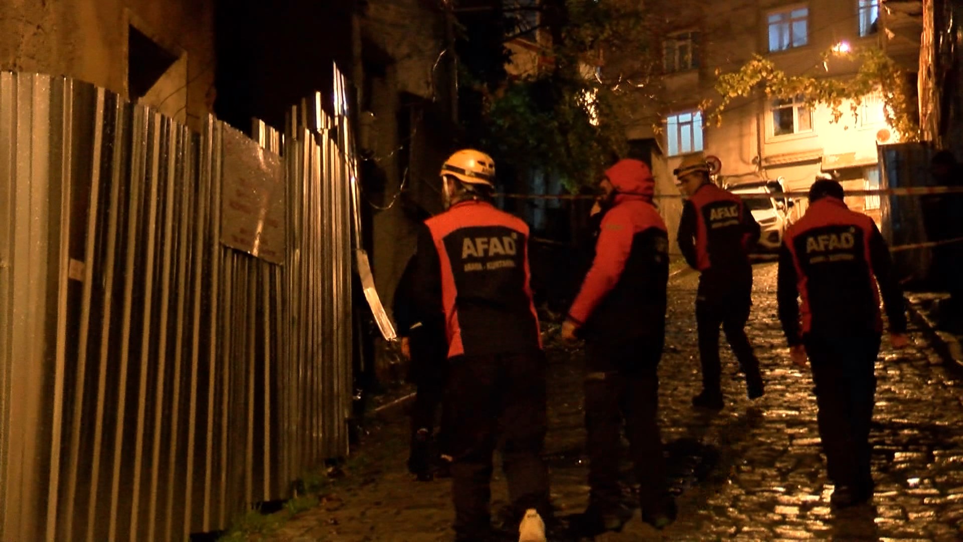 İstanbul Fatih’te çökmenin yaşandığı binanın şarkıcı Athena Gökhan'a ait olduğu ortaya çıktı