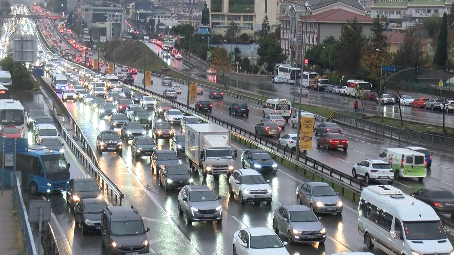 İstanbul İstanbul'da trafik yoğunluğu yüzde 78'e ulaştı