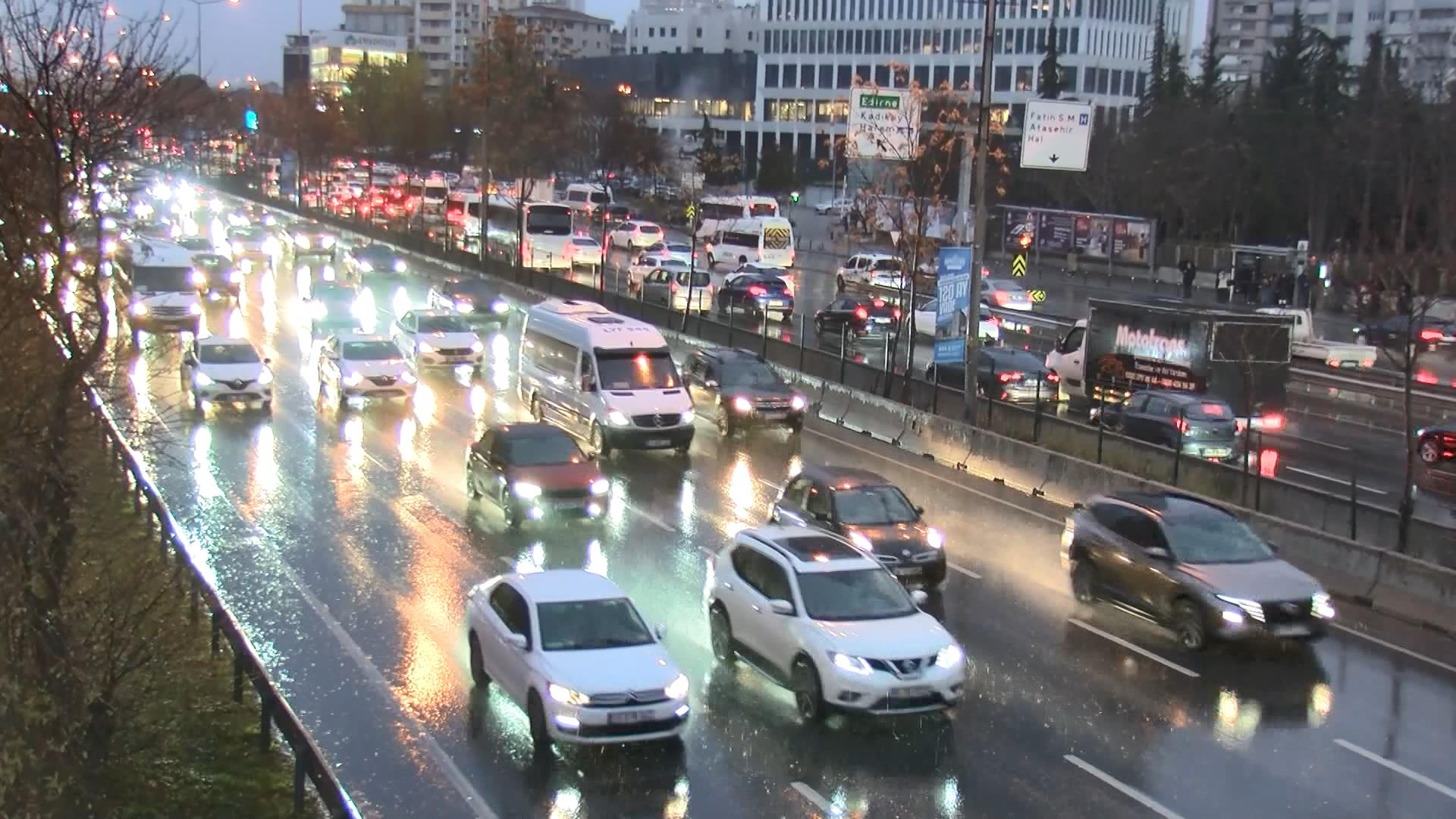 İstanbul Kozyatağı D 100'de trafik yoğunluğu 1 / Ek fotoğraflarla