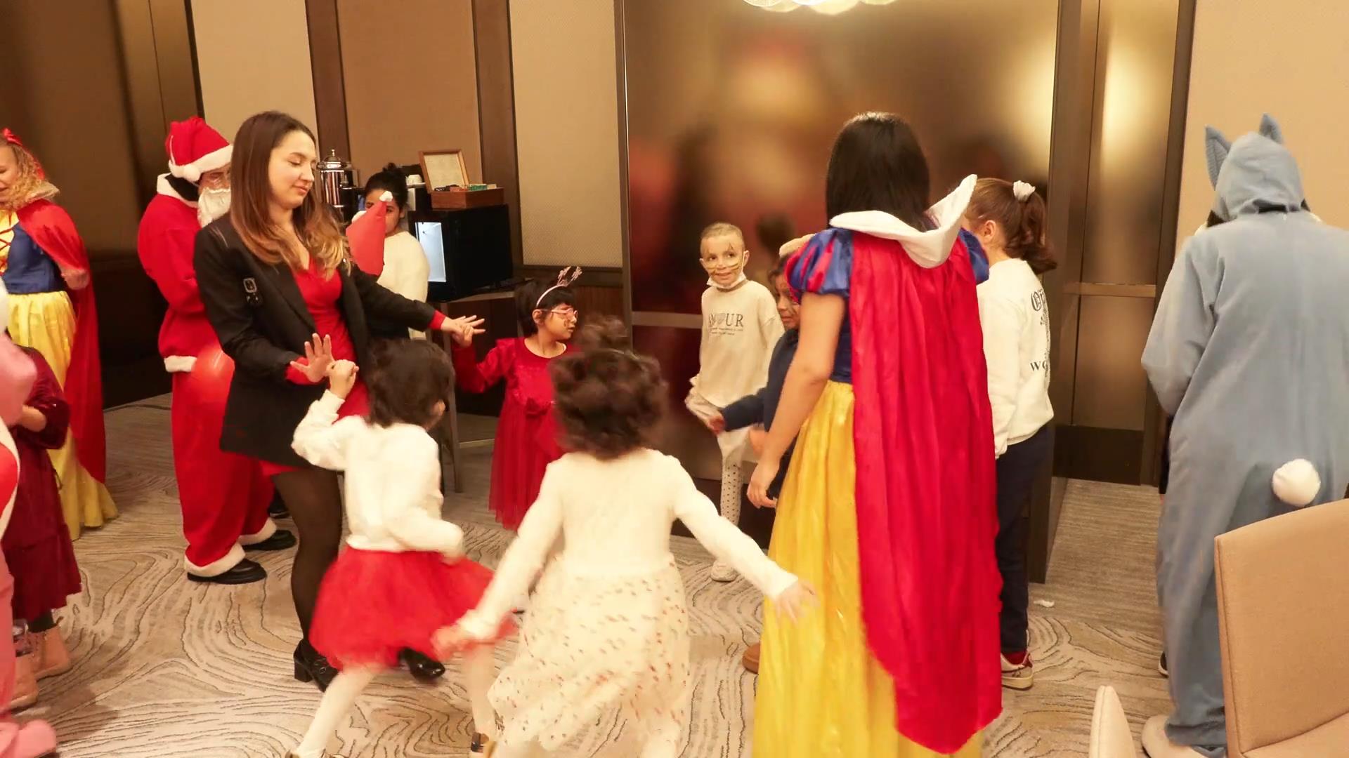 İstanbul LÖSEV'in yeni yıl balosunda çocuklar doyasıya eğlendi