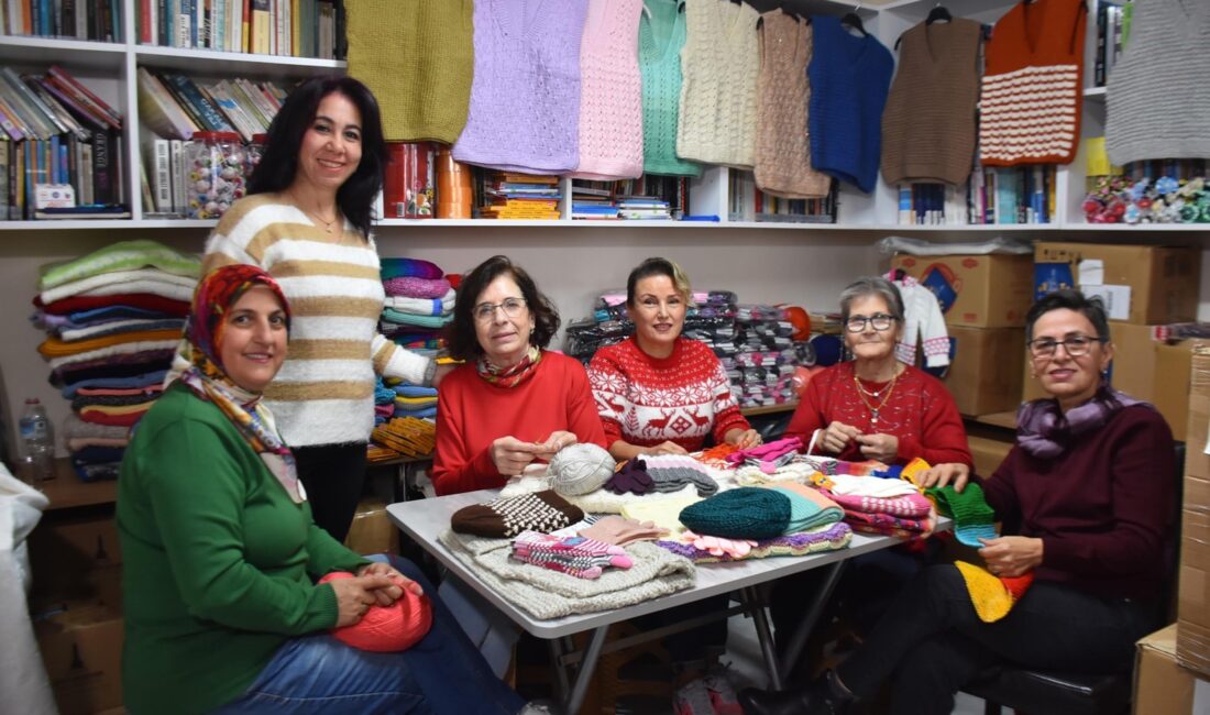 Nevra UÇKAÇ/İZMİR, – İZMİR’de kadınların kurduğu ‘İzmirli Teyzeler’ grubu üyeleri,
