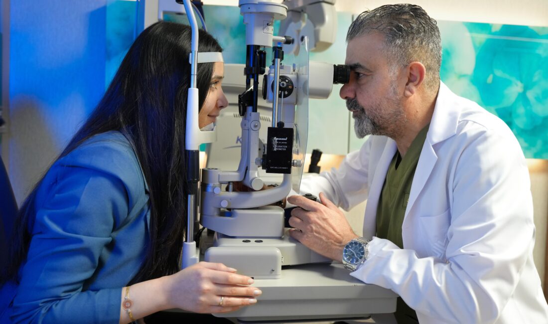 İSTANBUL, – GÖZÜN saydam tabakasının incelmesi ve sivrileşmesiyle oluşan keratokonus