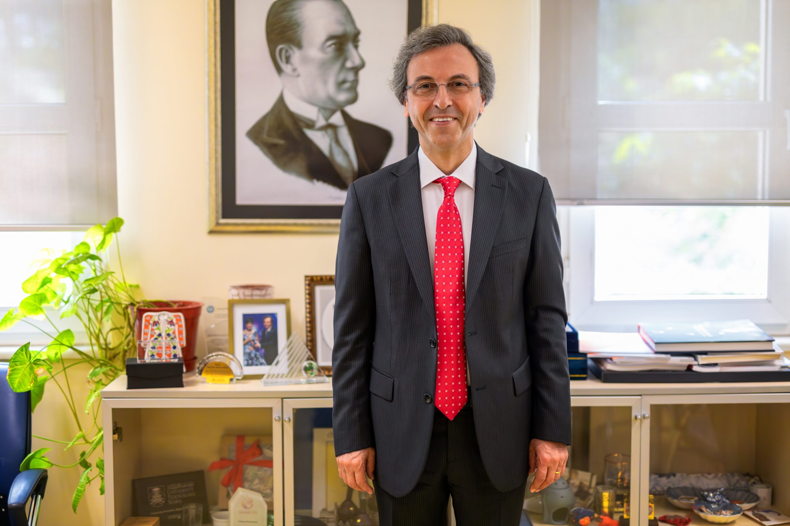 Prof. Dr. Ahmet Aydın: Sahte içki renginden, kokusundan, tadından anlaşılmıyor, 6 saat sonra vücuda hasar vermeye başlıyor Prof. Dr. Ahmet Aydın: Sahte içki renginden, kokusundan, tadından anlaşılmıyor, 6 saat sonra vücuda hasar vermeye başlıyor