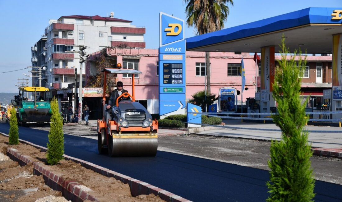 Osmaniye Belediyesi tarafından başlatılan asfalt yol seferberliği kapsamında yenileme çalışmaları