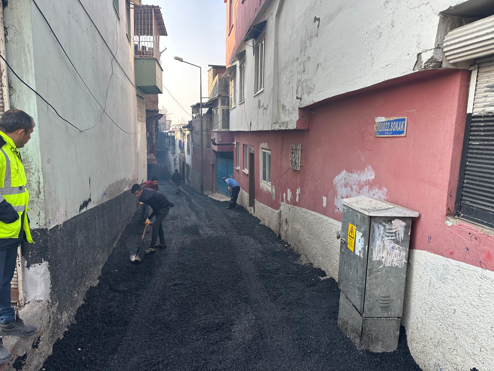 DULKADİROĞLU BELEDİYESİ DURAKLI MAHALLESİ’NDE ASFALT ÇALIŞMALARINI SÜRDÜRÜYOR 2