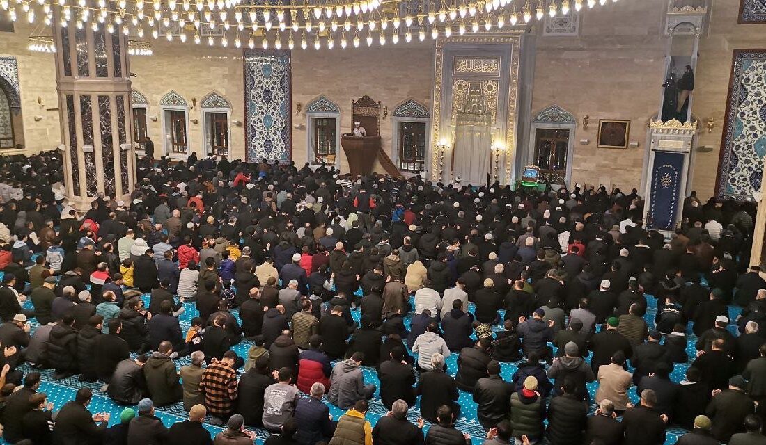 Kahramanmaraş’ta Abdulhamid Han Camii, 10 bin kişiyle Regaib Kandili'ni idrak