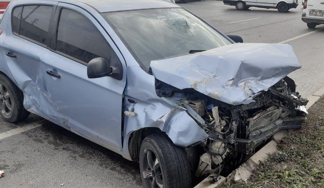 Kahramanmaraş’ta iki otomobilin çarpışması sonucu yaşanan trafik kazasında 2 kişi