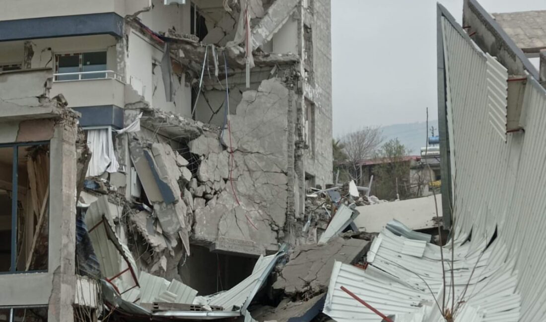 Ömer KOÇ/KAHRAMANMARAŞ, – KAHRAMANMARAŞ’ta depremde yıkılan Bad-ı Saba Konutları’nda 42