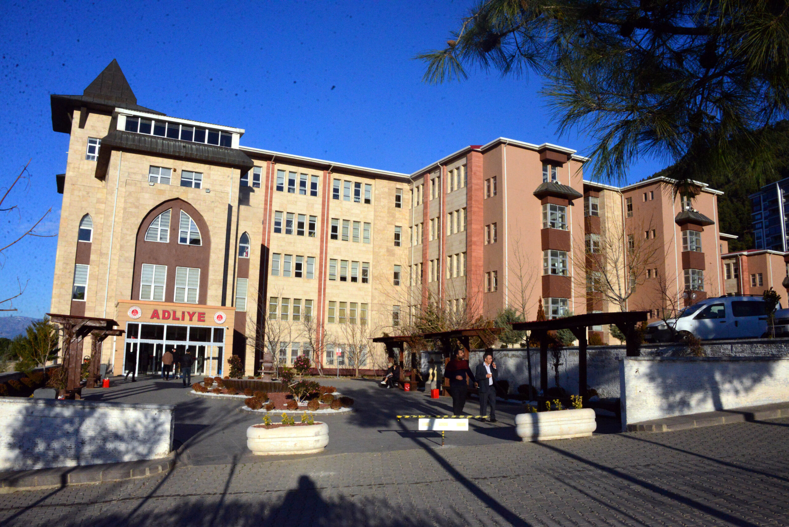 Kahramanmaraş’ta 44 kişinin öldüğü sitenin müteahhidi: Suçum varsa en ağır şekilde cezalandırın 1 44 kişinin öldüğü sitenin müteahhidi: Suçum varsa en ağ.