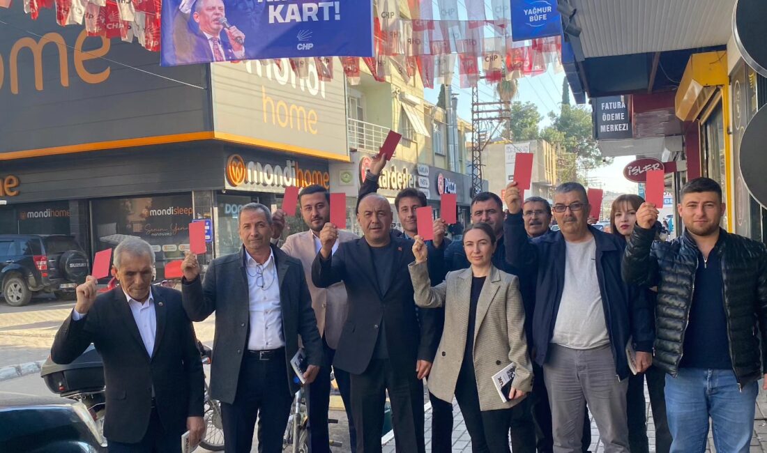 CHP’nin ilçe teşkilatının öncülüğünde, yüzlerce parti üyesi ve destekçisi, Kadirli’nin