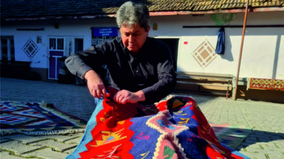 Kadirli’ye bağlı Karatepe köyünde kurulan kooperatif, 53 yıldır kadınlara gelir