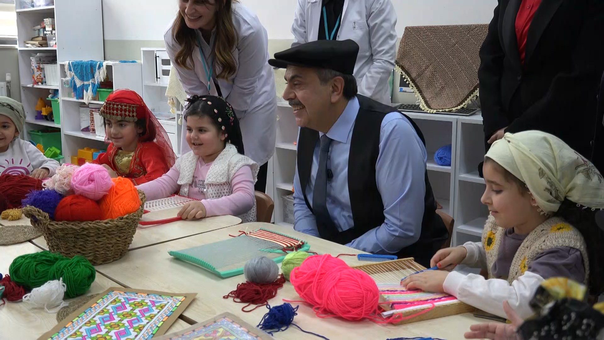 Bakan Tekin, Elazığ'da öğrencilerle buluştu