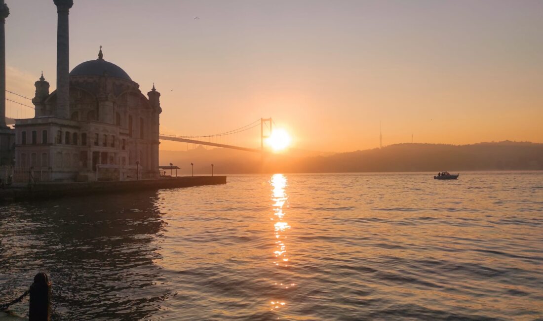 Hasan YILDIRIM- Mert ORDU / İSTANBUL, – İSTANBUL Boğazı’nda sabah