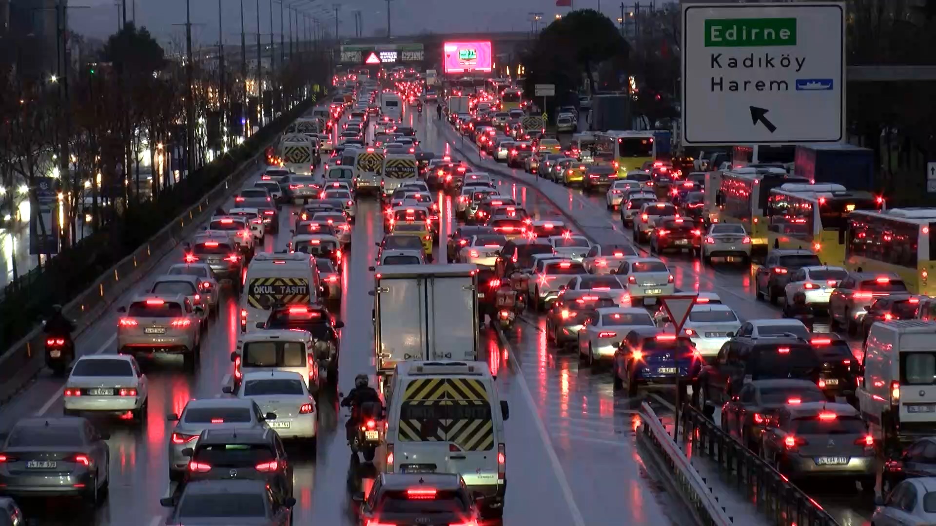 İstanbul İstanbul’da trafik yoğunluğu 2 / Ek görüntü ve bilgiyle geniş haber