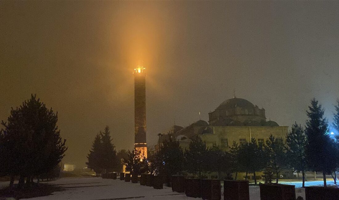 Bedir ALTUNOK/KARS, – KARS’ta etkili olan yoğun sis nedeniyle görüş