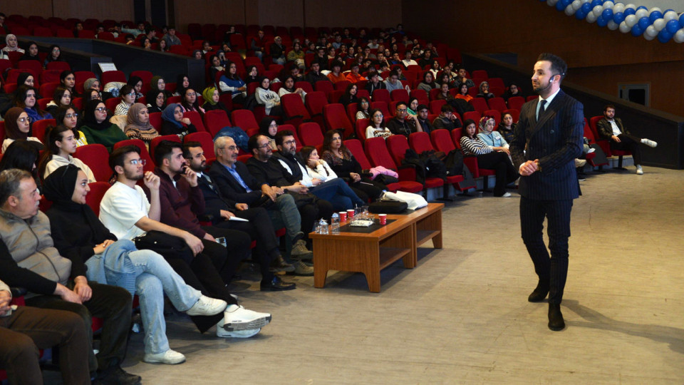 Büyükşehir Belediyesi öncülüğünde ücretsiz olarak düzenlenen ve üniversite hayali kuran