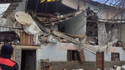 Kahramanmaraş’ın göksun ilçesinde mutfak tüpünün patlaması sonucu 1 kişi hafif