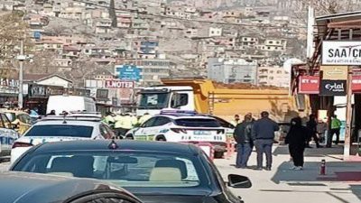 Kahramanmaraş’ta kamyonun altında kalan 77 yaşındaki yaya hayatını kaybetti.
