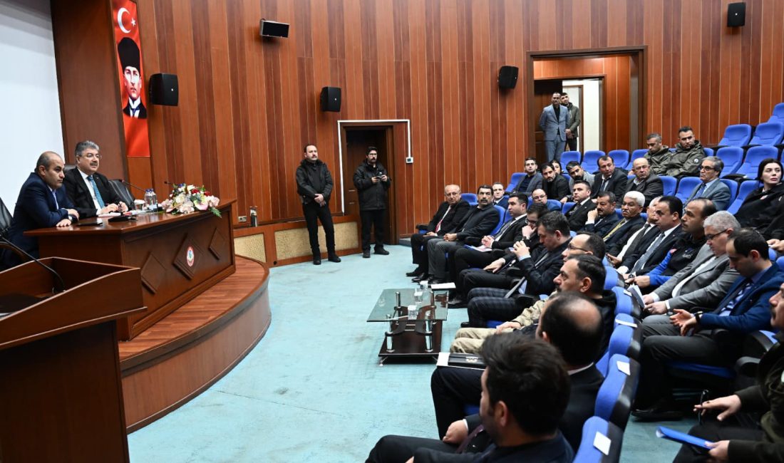 Osmaniye Valisi Dr. Erdinç Yılmaz başkanlığında, Vali Yardımcıları, Kaymakamlar, Belediye