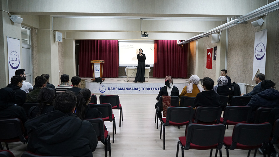 Büyükşehir Belediyesi, okur - yazar buluşmaları kapsamında öğrencileri edebiyatın usta