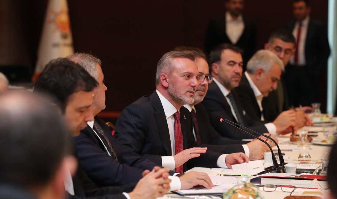 AK Parti’li Kandemir: Kongre için 9 siyasi partiye davetlerimizi gönderdik Aybala MELEK-Emirhan YÜZÜGÜLDÜ/ANKARA, -AK Parti Genel Başkan Yardımcısı Erkan Kandemir,
