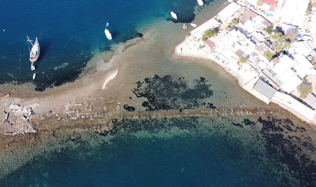 Fırat AKAY/BODRUM (Muğla), – MUĞLA’nın Bodrum ilçesinde deniz suyunun çekilmesiyle
