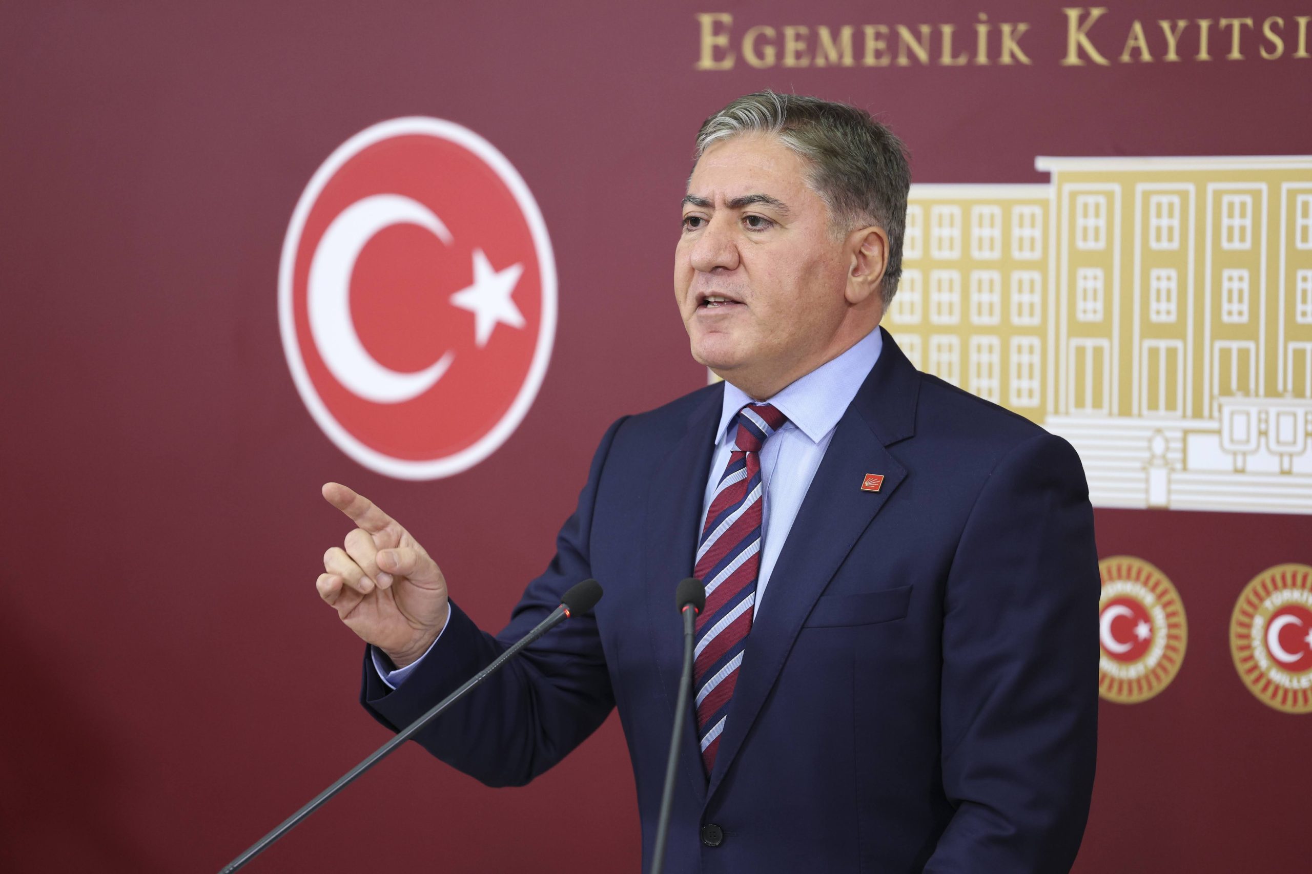 CHP'li Emir: 2 belediye başkanımız da çok başarılıl 1 CHP'li Emir: 2 belediye başkanımız da çok başarılıl