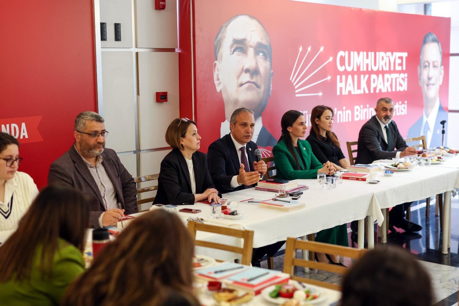 CHP'li Özçağdaş: Türkiye'de demokratik olarak değişim süreci yaşanabilen tek parti CHP'dir