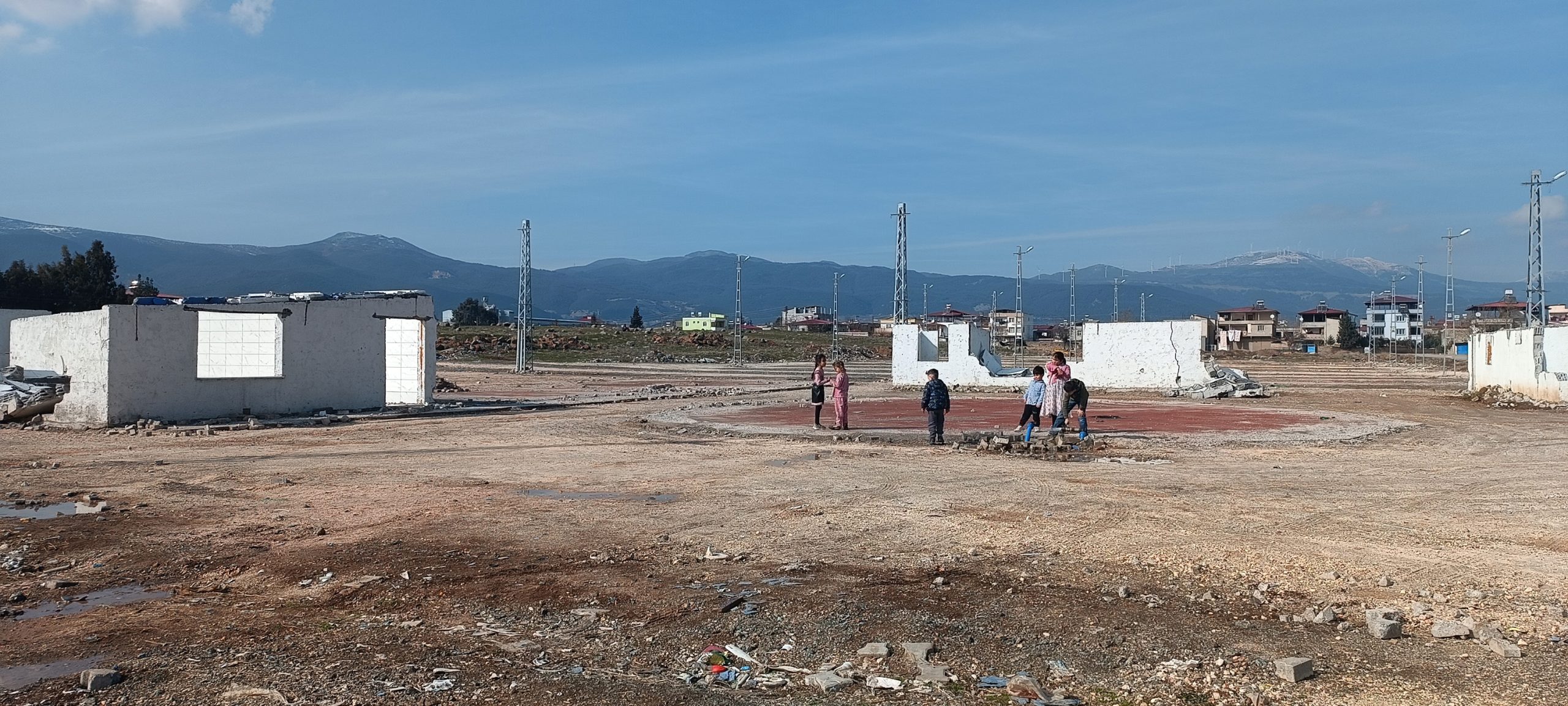Gaziantep'te hak sahiplerinin kalıcı konutlara yerleşmesinin ardından 8 konteyner kent kapatıldı
