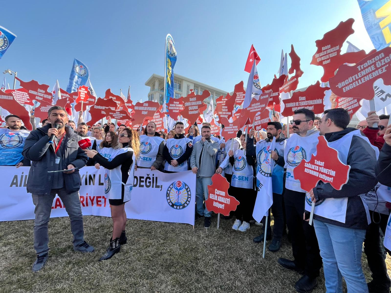 Hep Sen'den bakanlık ve YÖK binası önünde basın açıklaması