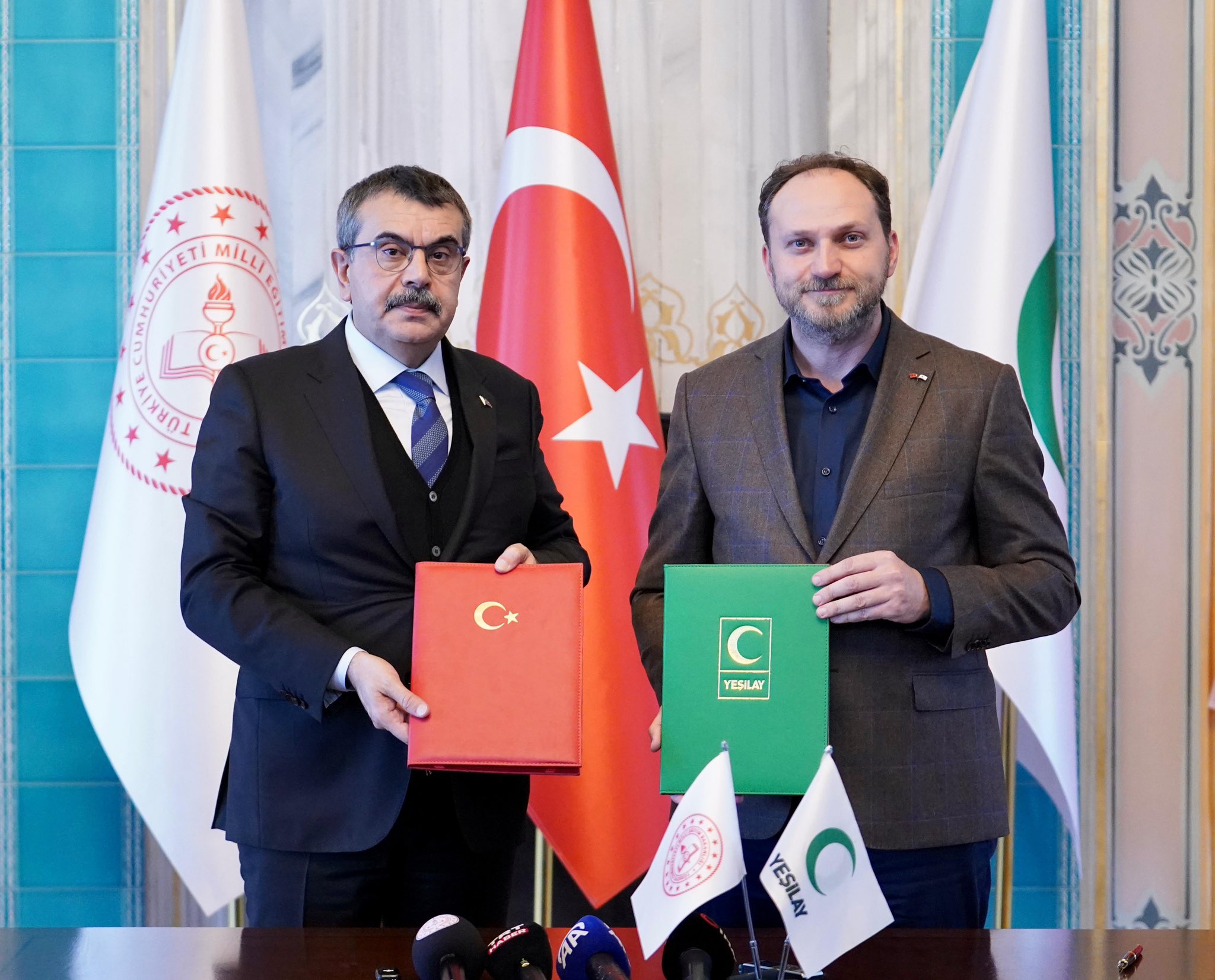 İstanbul Bakan Tekin: Her açıdan bağımsız bir gençlik için el ele güzel şeyler yapacağız
