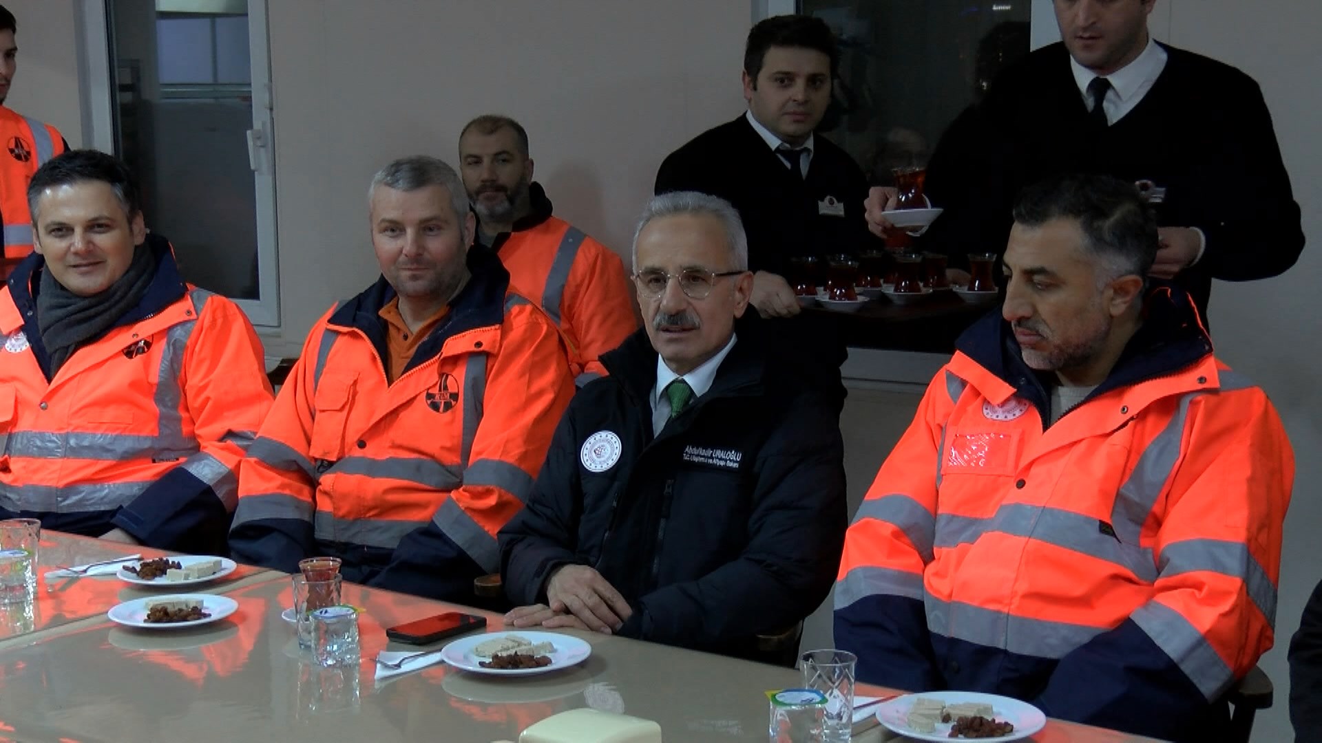 İstanbul Bakan Uraloğlu: Vatandaşlarımızın kış lastiği takmalarını ve trafiği yakından takip ederek seyahat etmelerini bekliyoruz