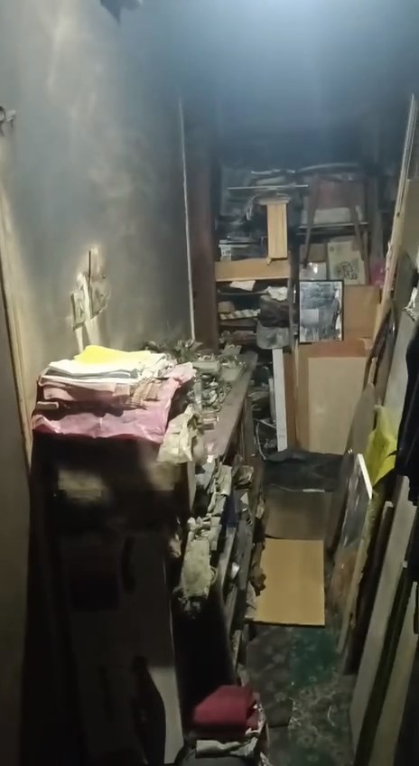 İstanbul Esenler'de 10 yıldır çöp toplayan adamın evinden 5 ton çöp çıkartıldı